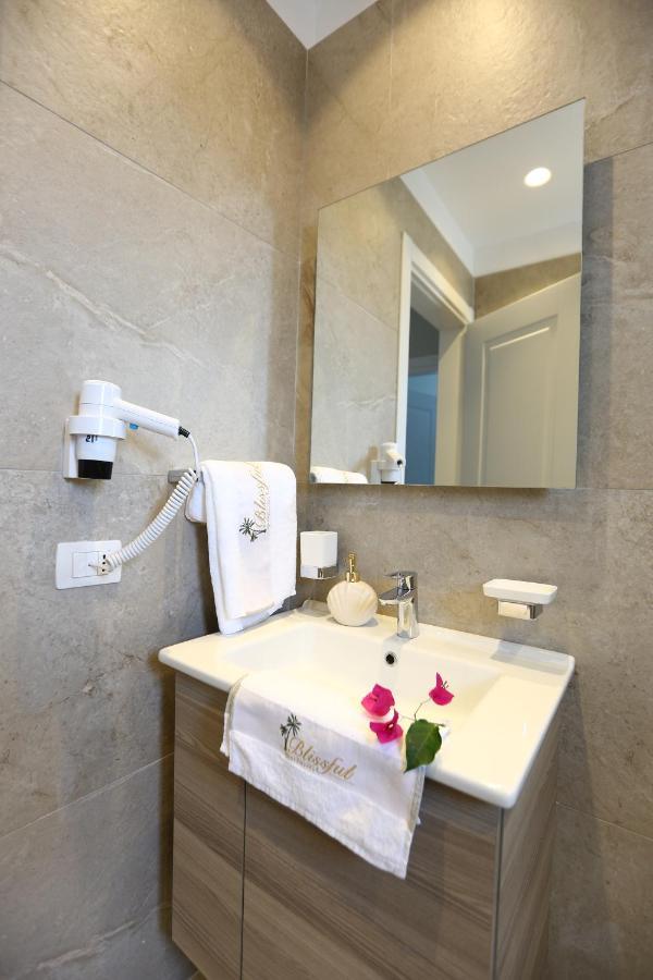 Blissful Apartments Sarande Exterior photo
