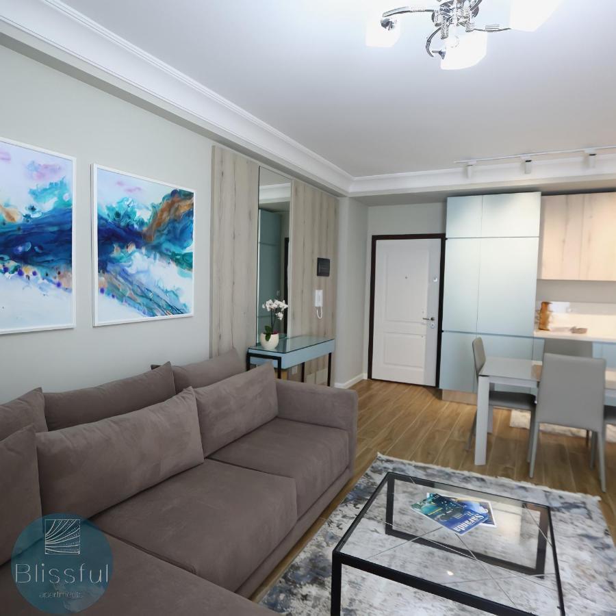 Blissful Apartments Sarande Exterior photo