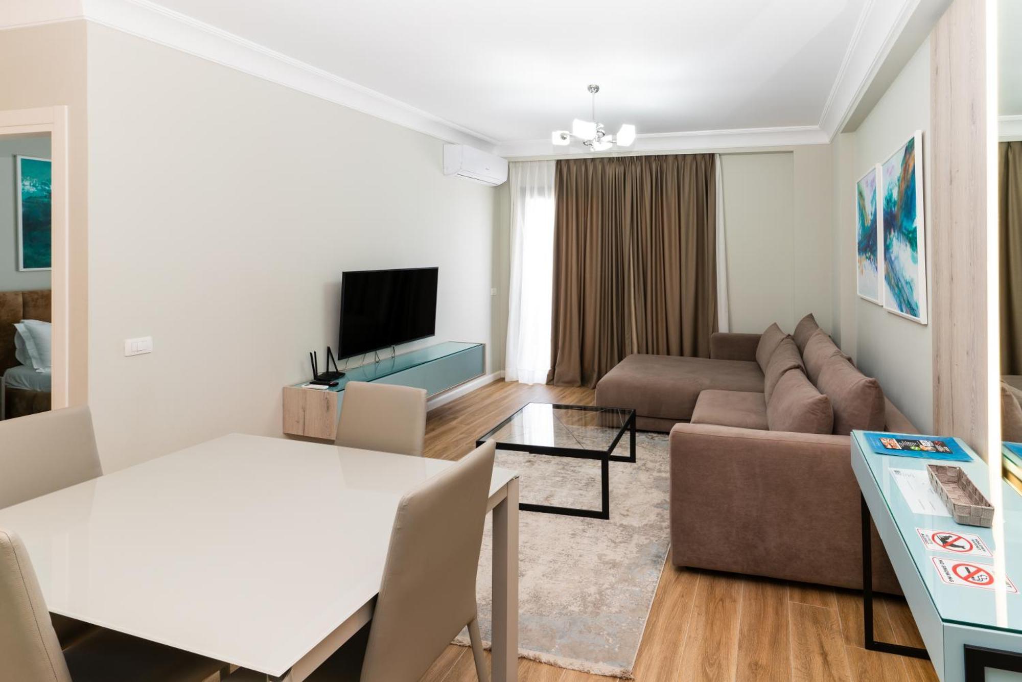 Blissful Apartments Sarande Exterior photo